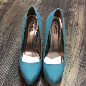 CHARLOTTE RUSSE TEAL HEELS. SIZE 7